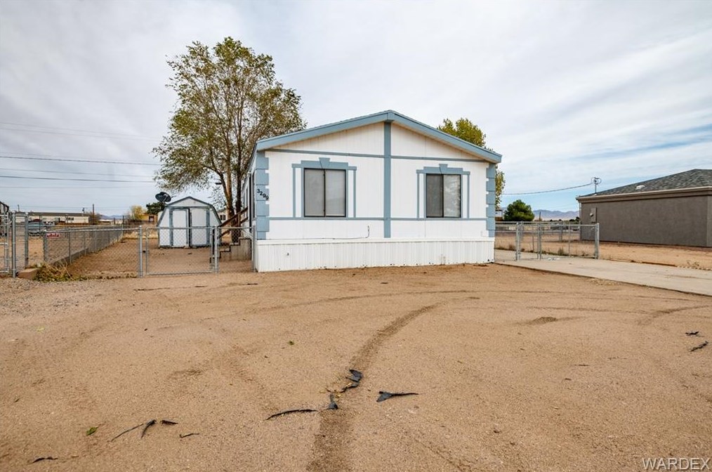 3299 Devlin Ave, Kingman AZ 86409-2200 exterior