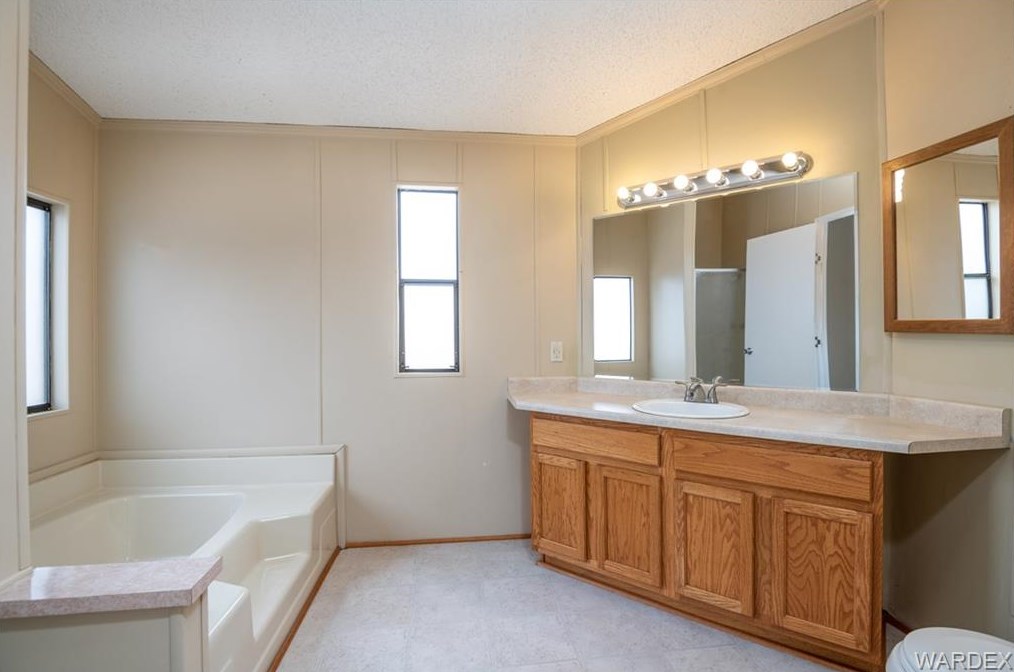 3299 Devlin Ave, Kingman AZ 86409-2200 exterior