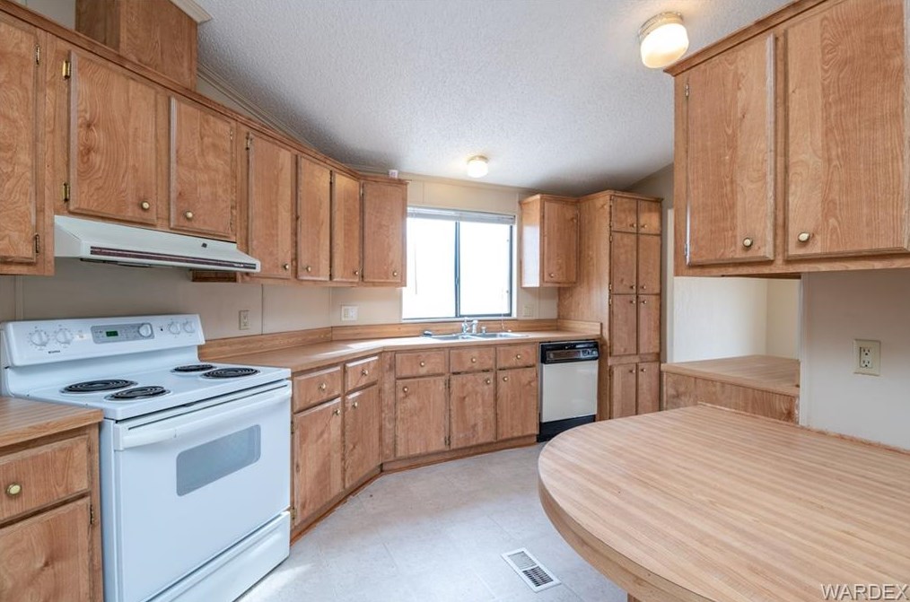 3299 Devlin Ave, Kingman AZ 86409-2200 exterior