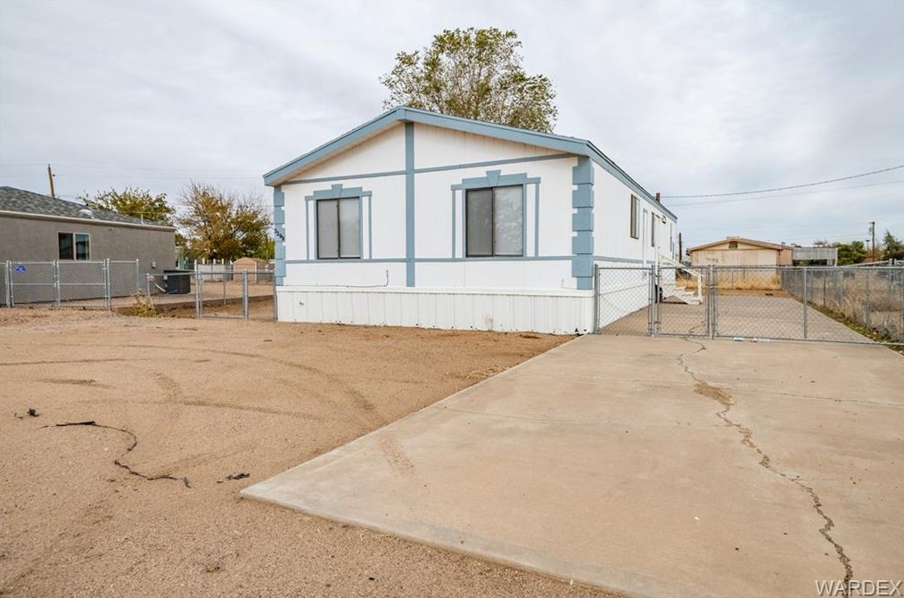 3299 Devlin Ave, Kingman AZ 86409-2200 exterior