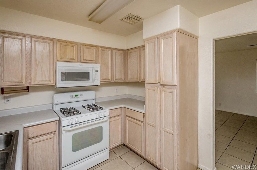 2890 Alpha St, Kingman AZ 86401-5380 exterior