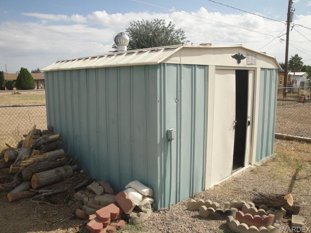 1775 Devlin Ave, Kingman AZ 86409-2204 exterior