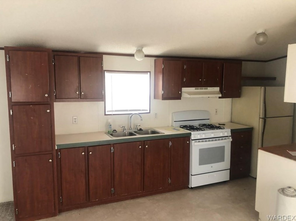 2805 Devlin Ave, Kingman AZ 86409-2208 exterior