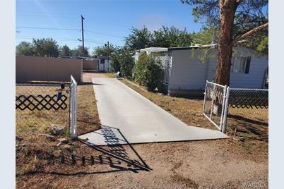 2920 E Snavely Avenue - Photo 1