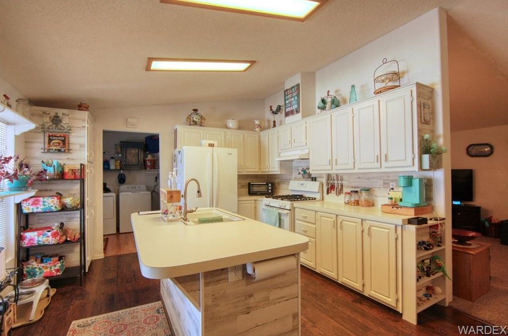 3500 Devlin Ave, Kingman AZ 86409-2206 exterior