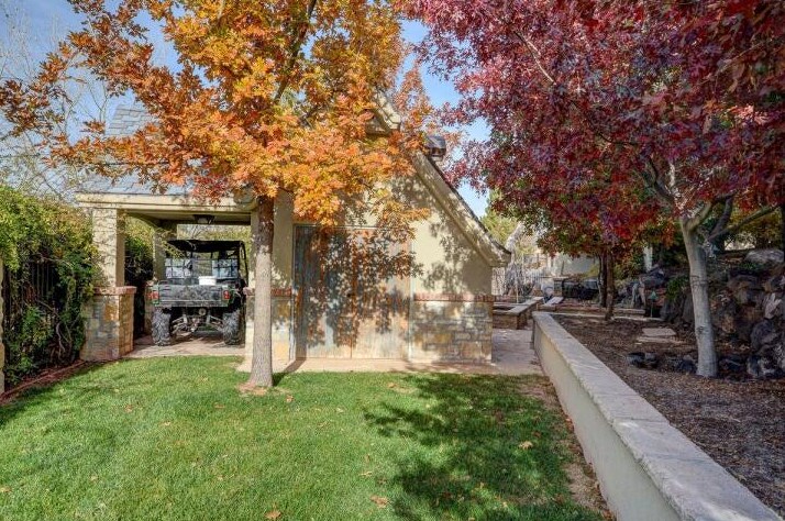 250 Le Grande Cir, Santa Clara UT  84765-5630 exterior