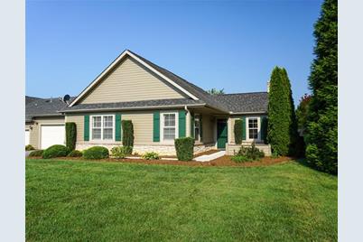 823 Wynnshire Drive B Hickory Nc 28601 Mls 3544765 Coldwell