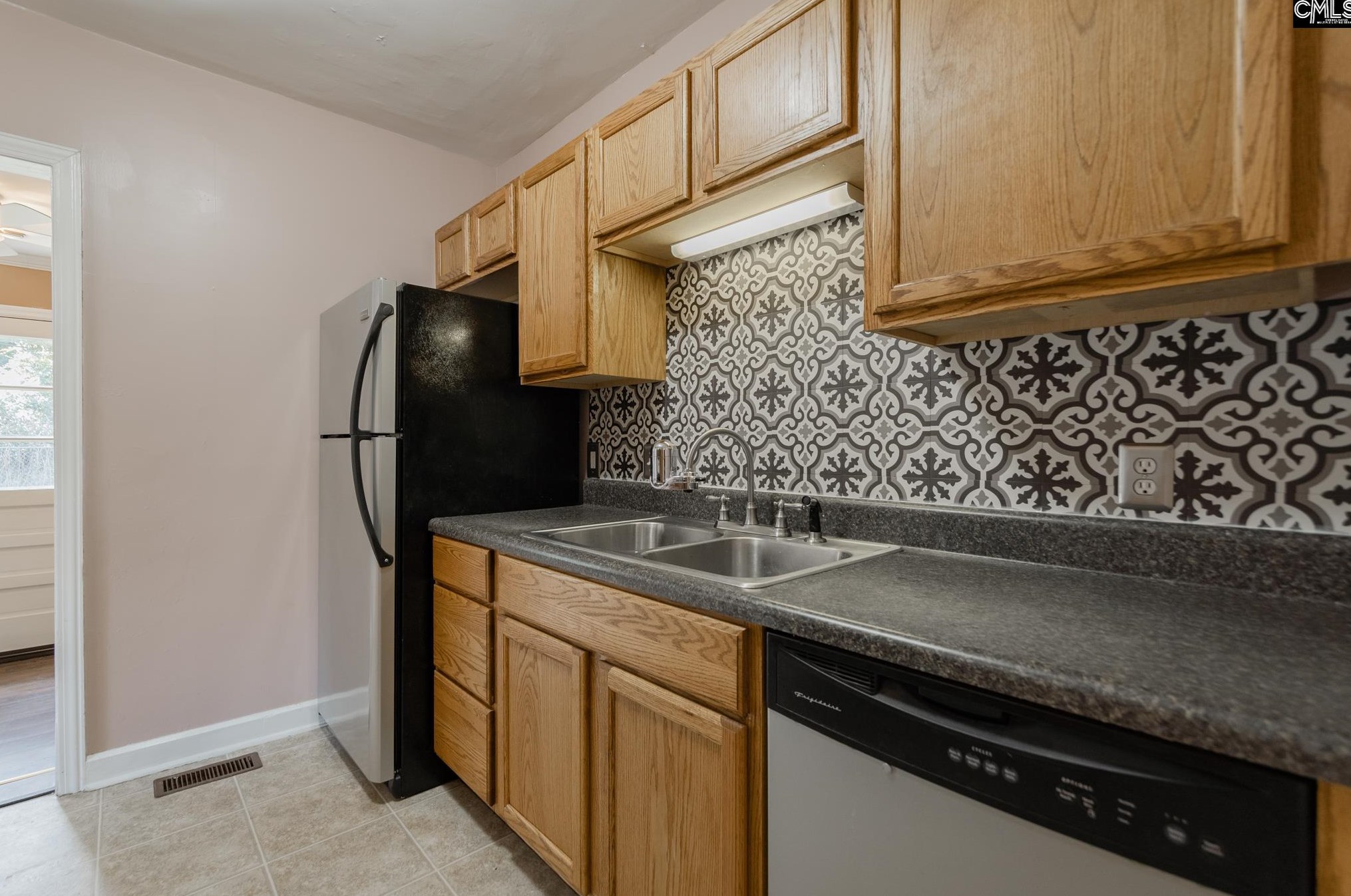 15 Holiday Cir, Columbia SC  29206-1020 exterior