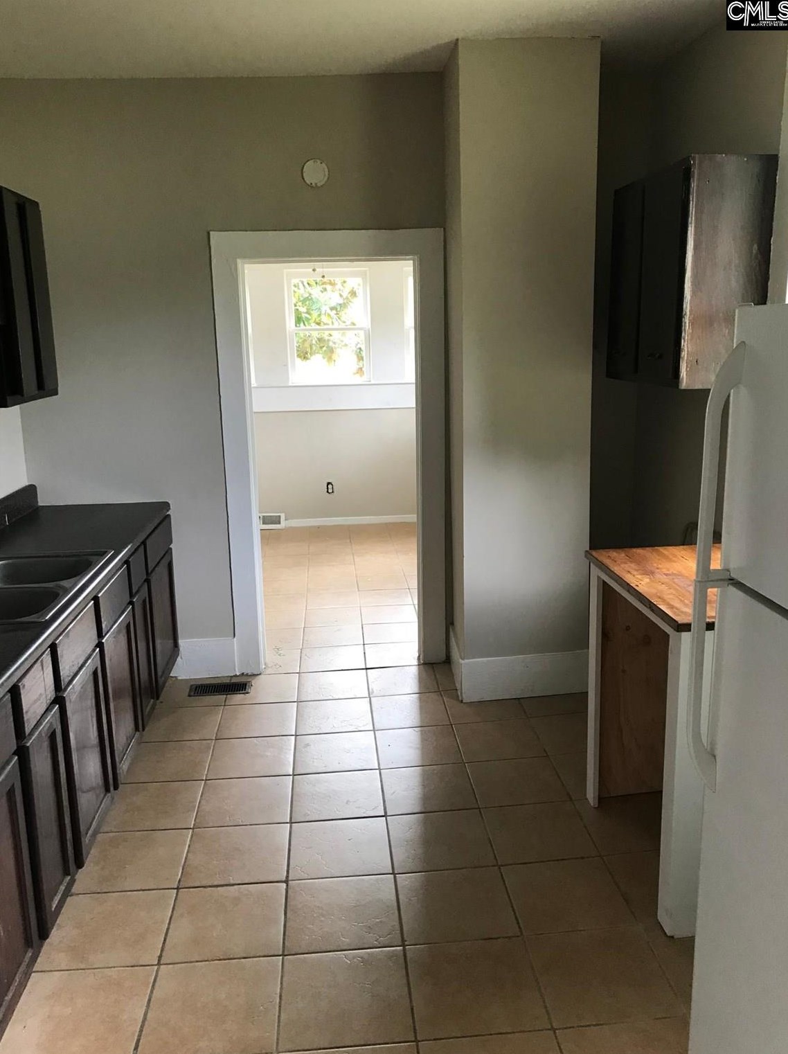 1001 Pine St, Columbia SC  29205-1049 exterior