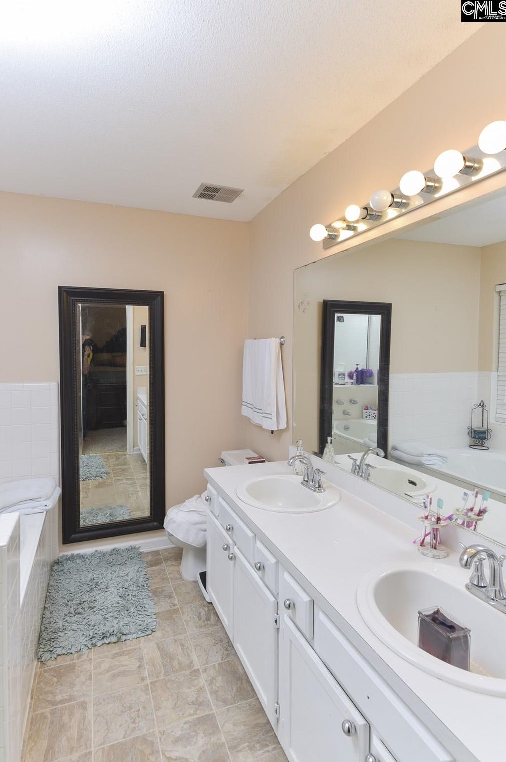 160 Chippenham Cir, Columbia SC 29210-3843 exterior