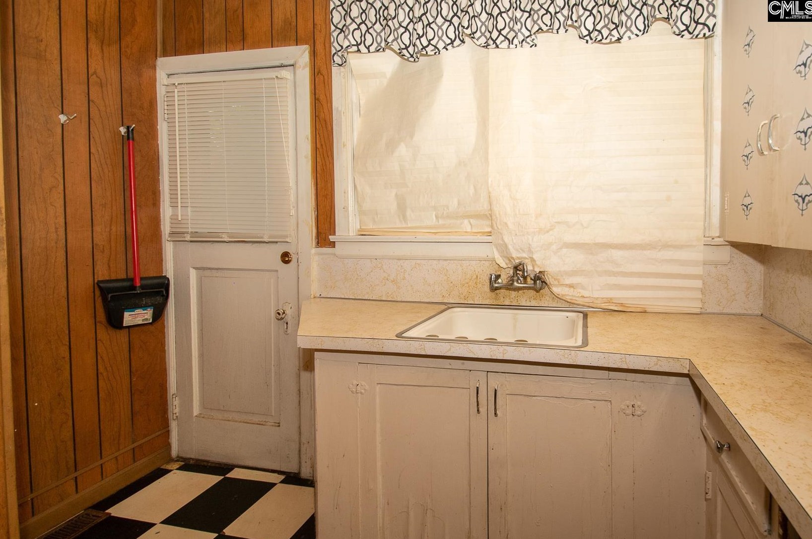 1202 Gladden St, Columbia SC 29205-1238 exterior