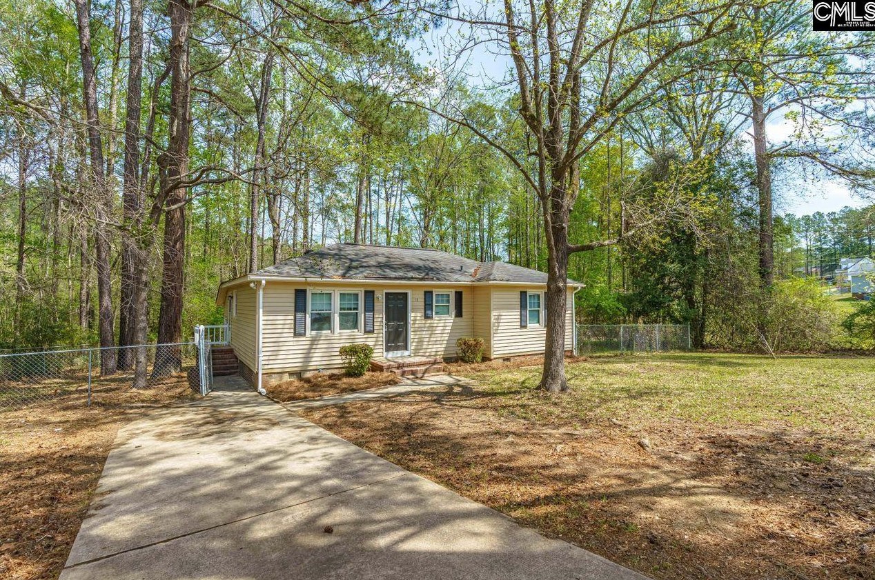 13 Dresden Cir, Columbia SC  29203-9579 exterior