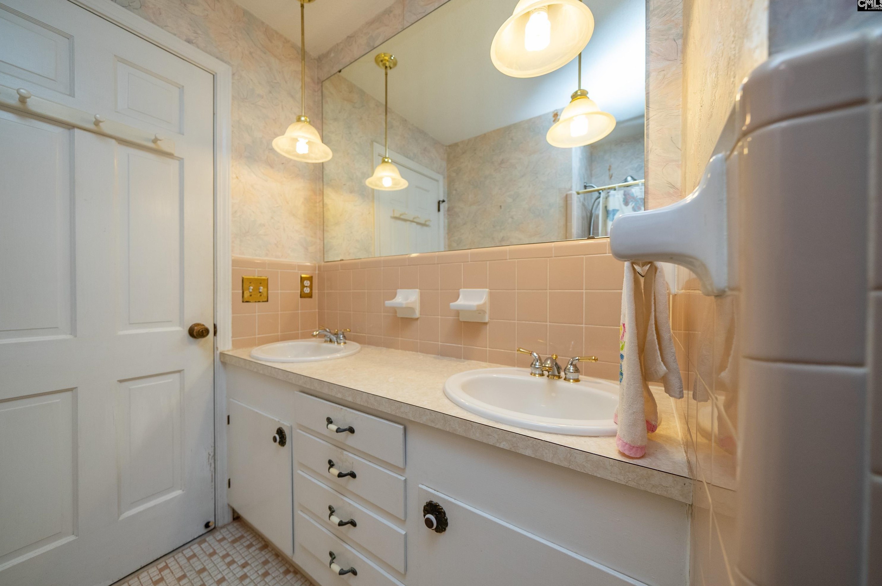 348 Lewisham Rd, Columbia SC 29210-3711 exterior