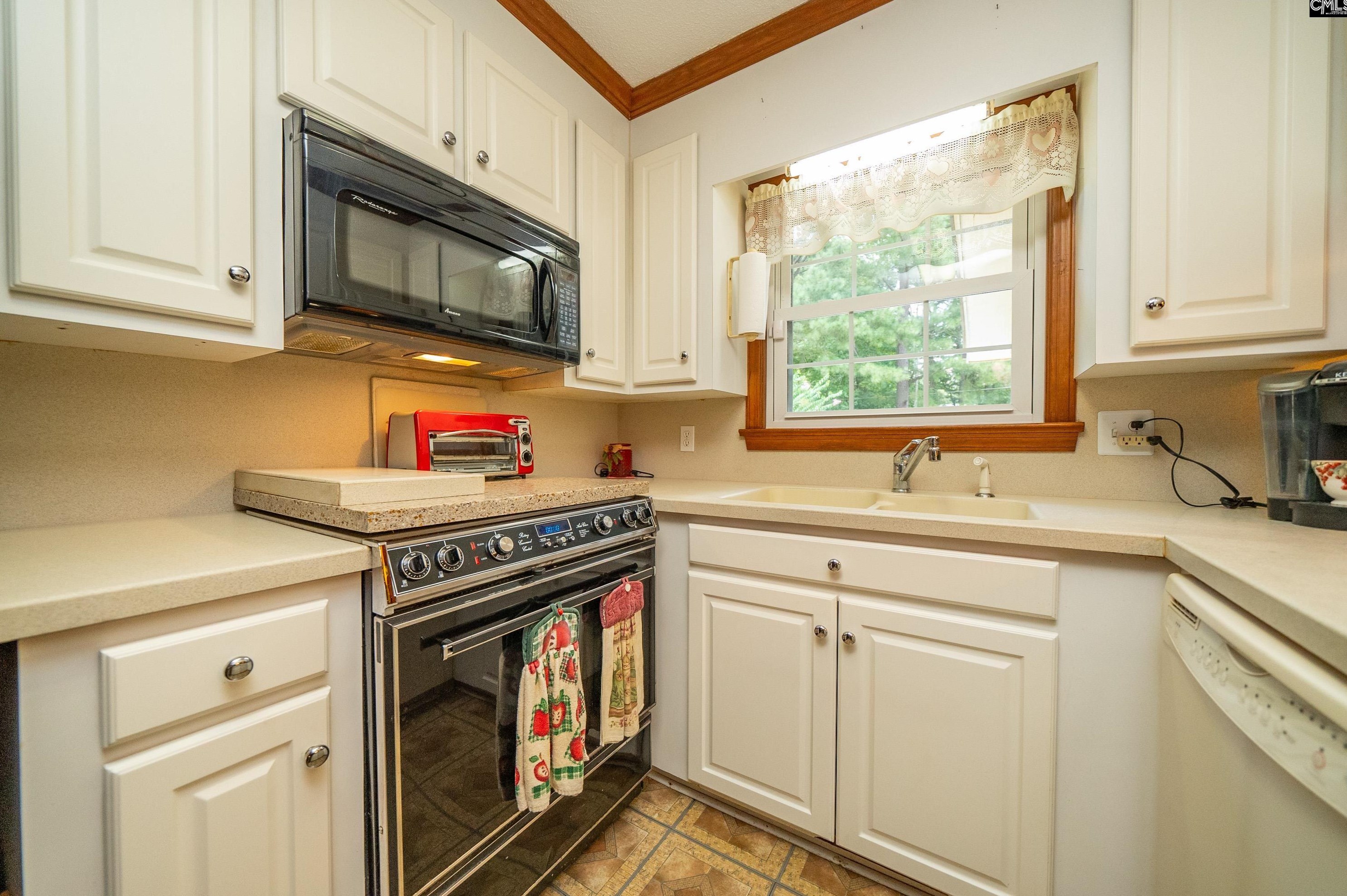 348 Lewisham Rd, Columbia SC 29210-3711 exterior