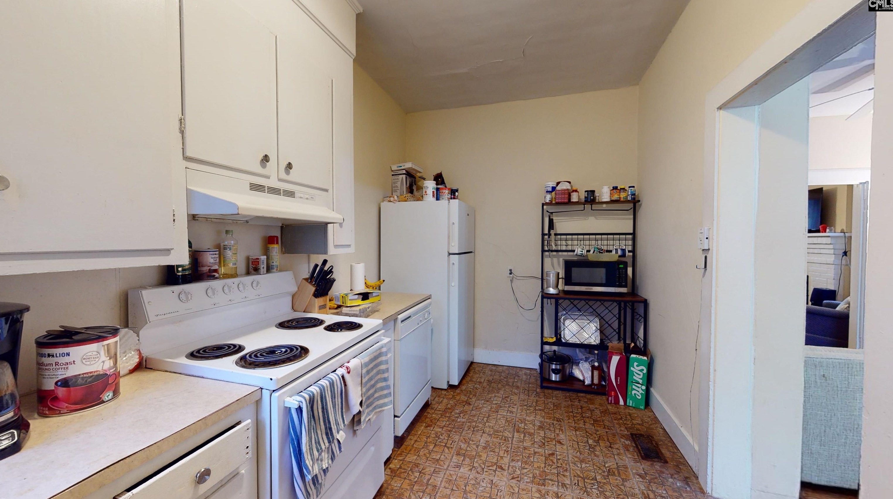 1617 Heyward St, Columbia SC 29205-3211 exterior