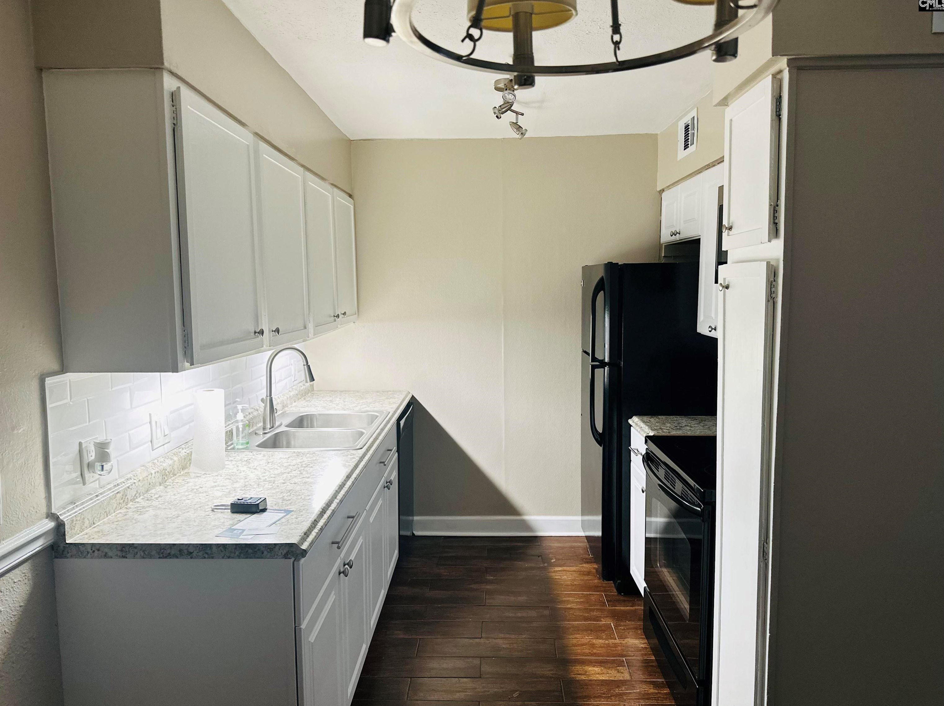 1003 Old Mnr Rd, Columbia SC 29210-6523 exterior