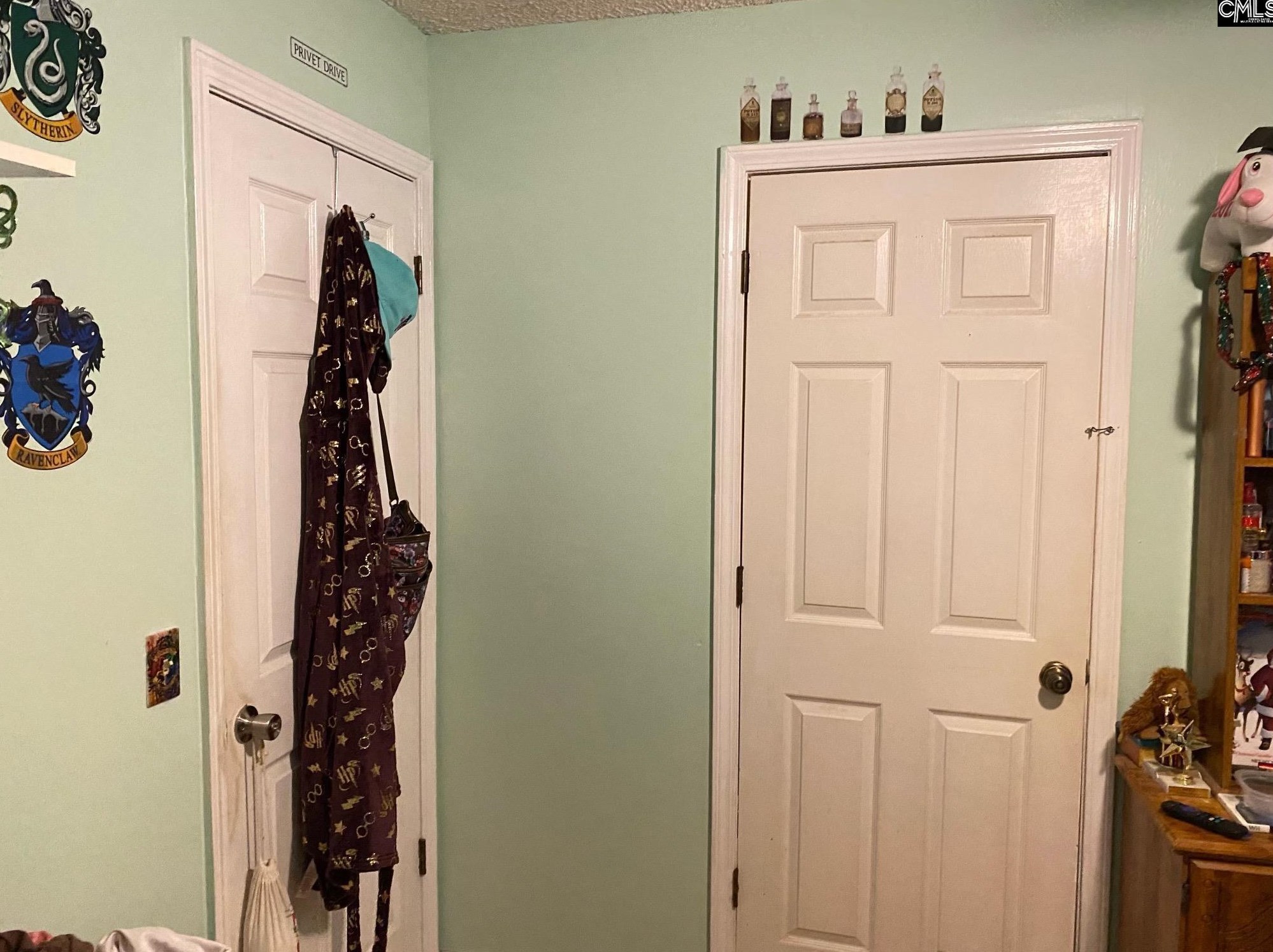 36 Canterbury Ct, Columbia SC 29210-6834 exterior