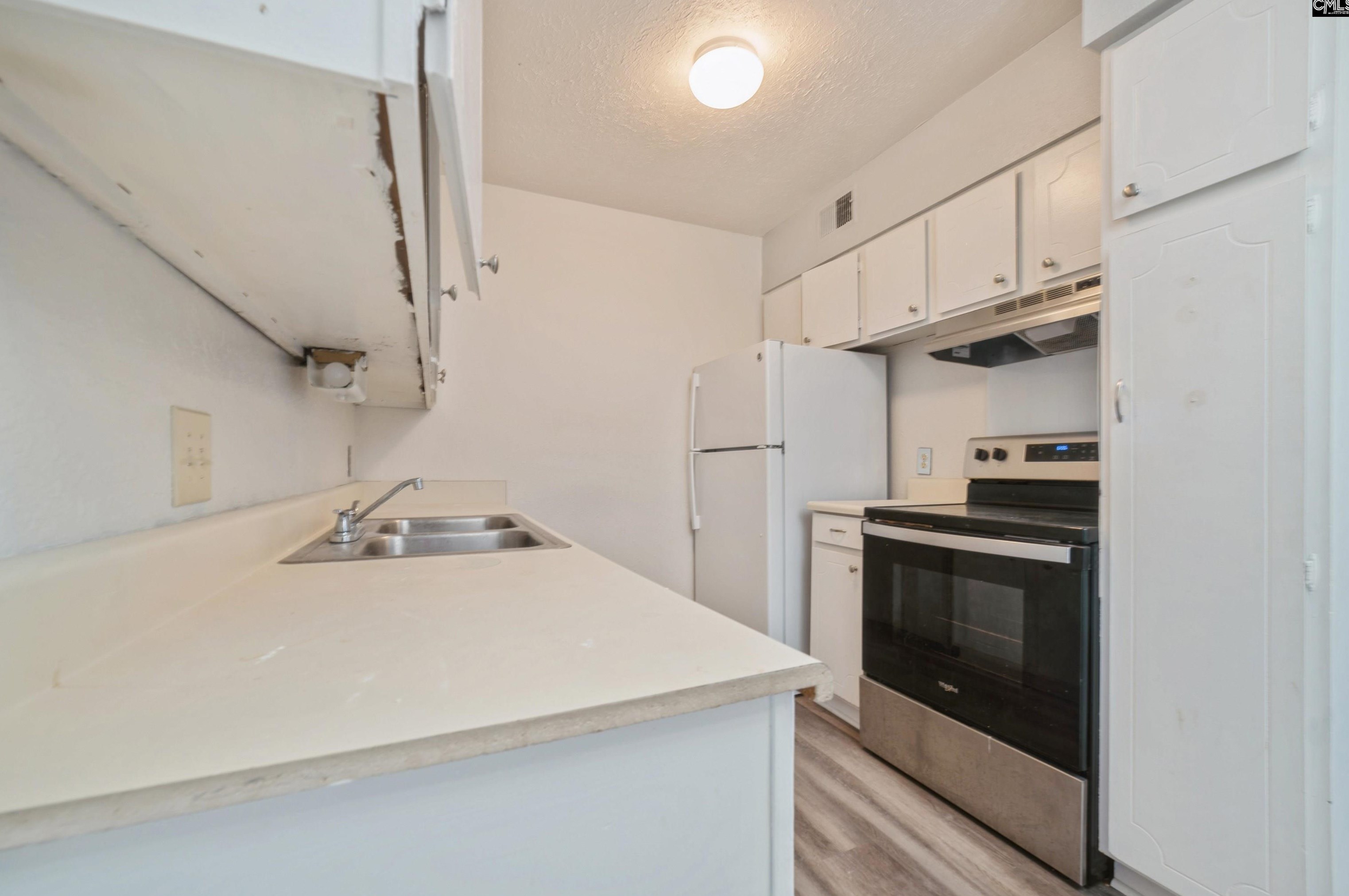 1322 Old Mnr Rd, Columbia SC 29210-6523 exterior