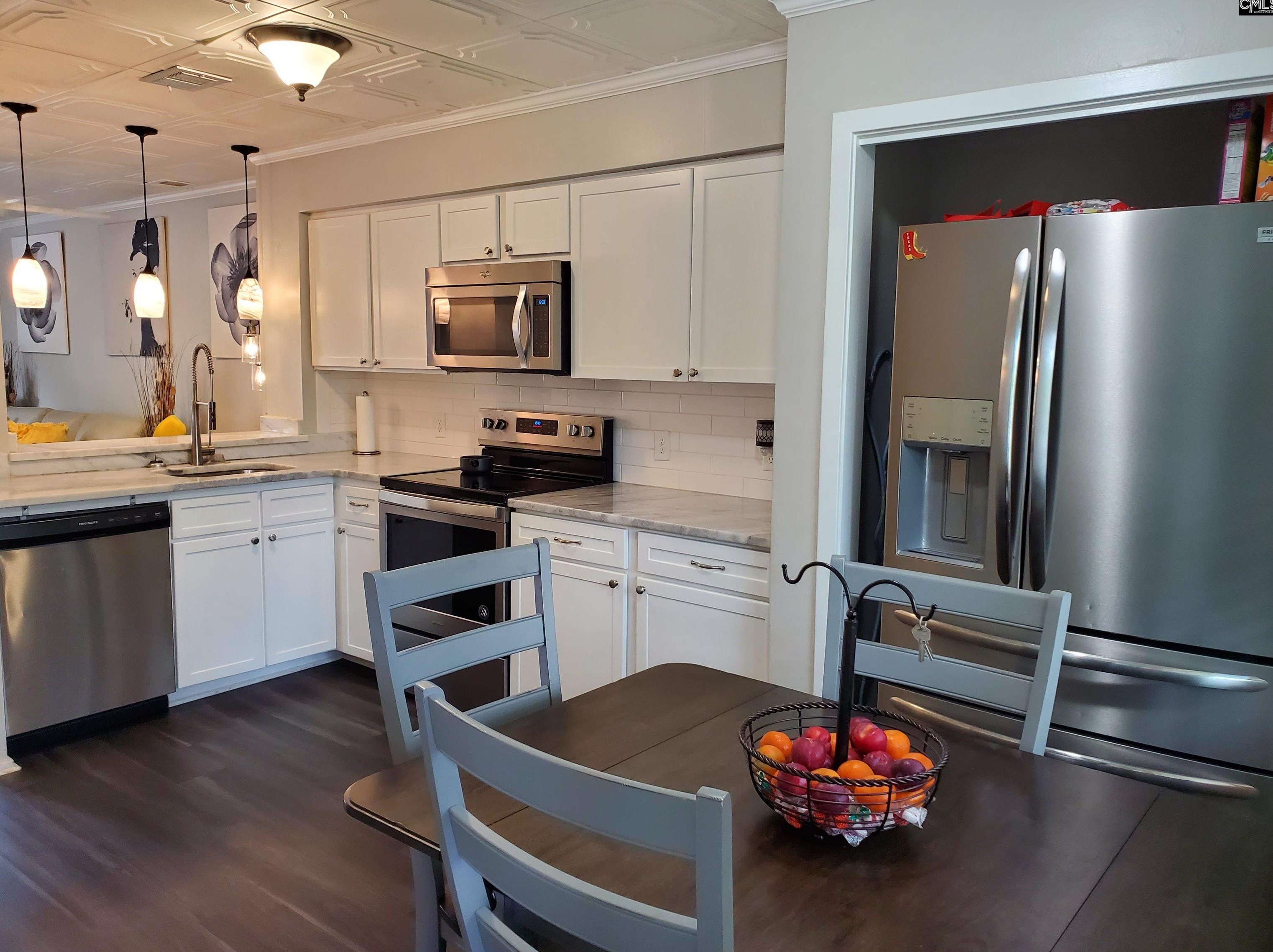 21 Canterbury Ct, Columbia SC 29210-6834 exterior