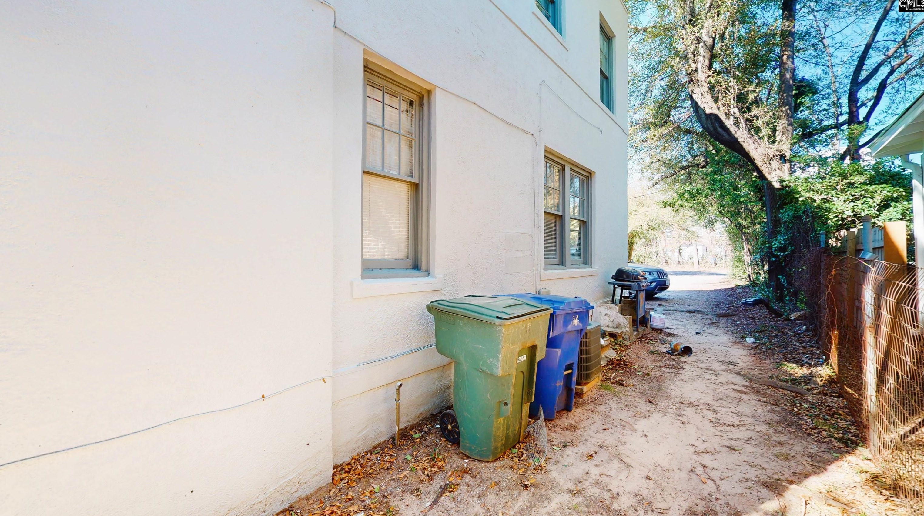 1617 Heyward St, Columbia SC 29205-3211 exterior