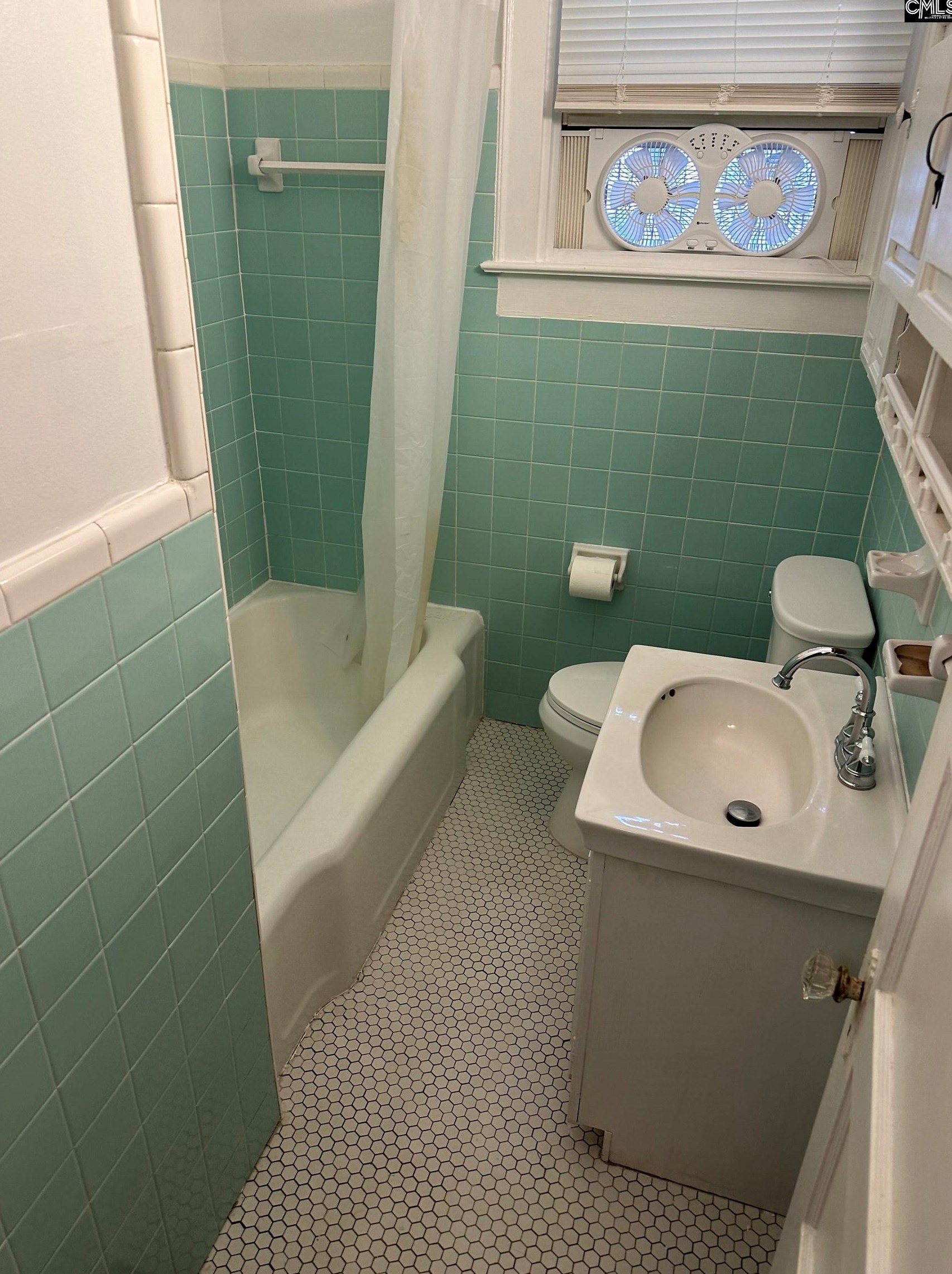 1619 Winyah Dr, Columbia SC  29203-2928 exterior