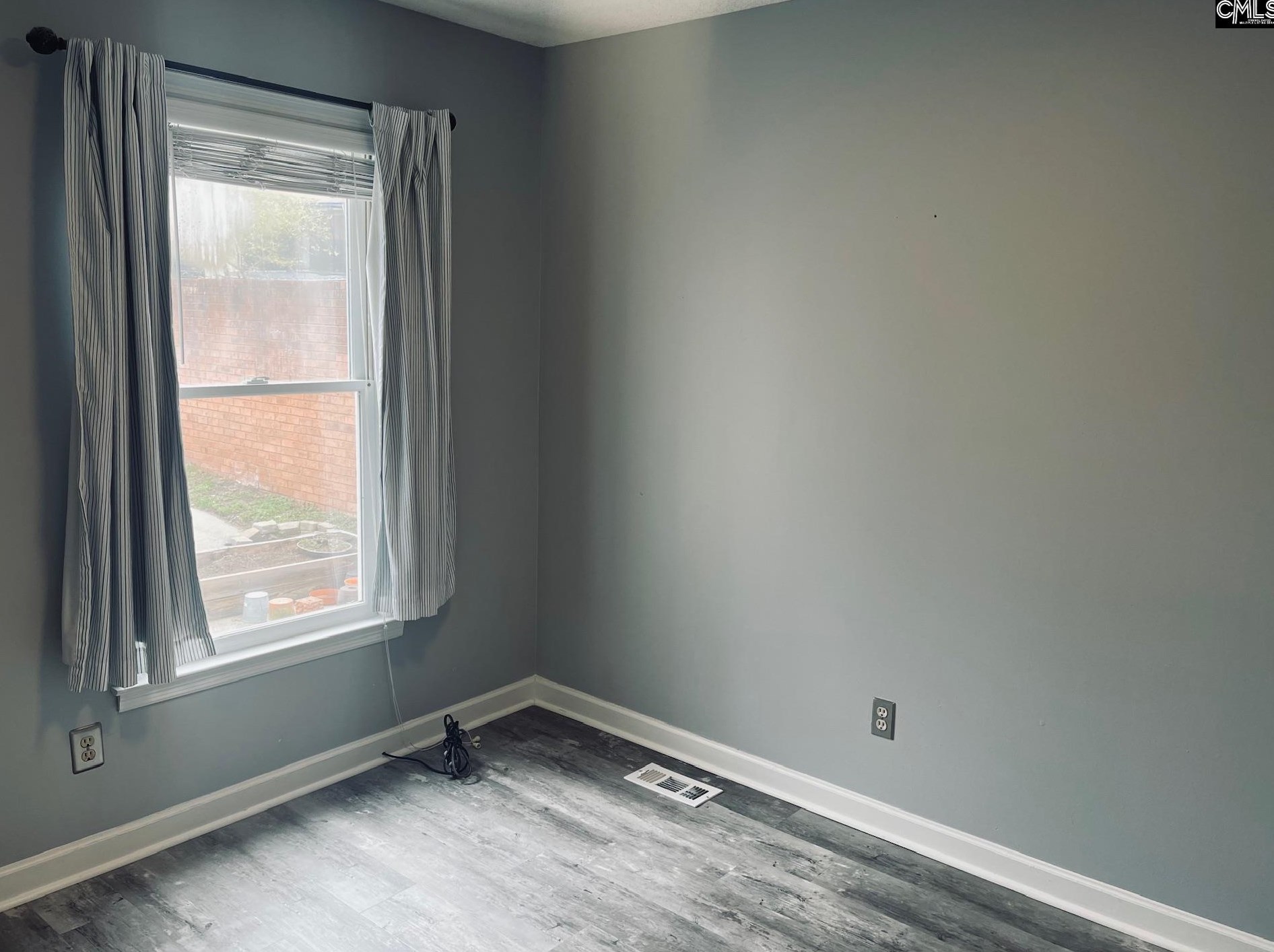 101 Vlg Walk, Columbia SC 29209-2168 exterior