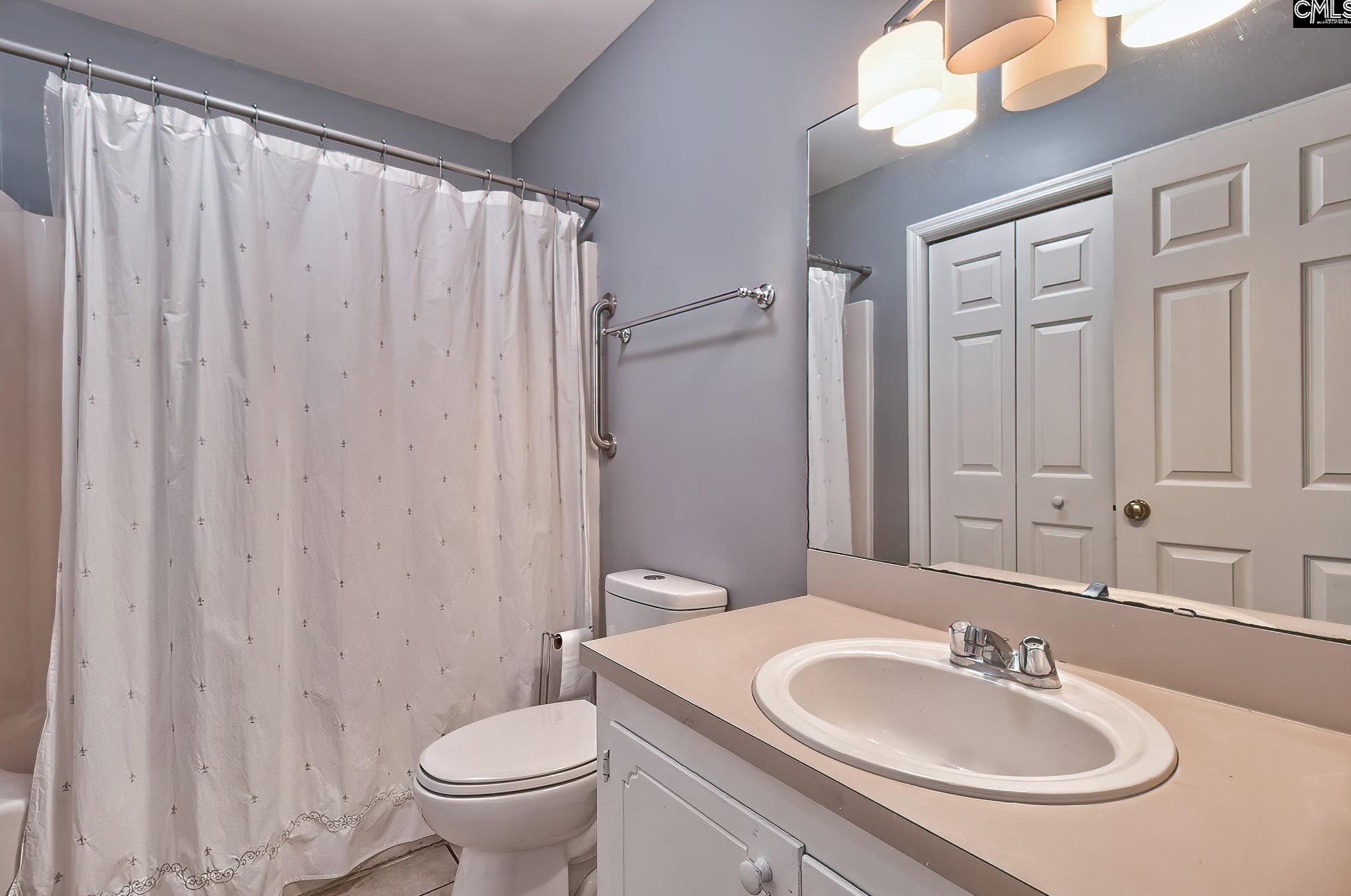 101 Vlg Walk, Columbia SC 29209-2168 exterior