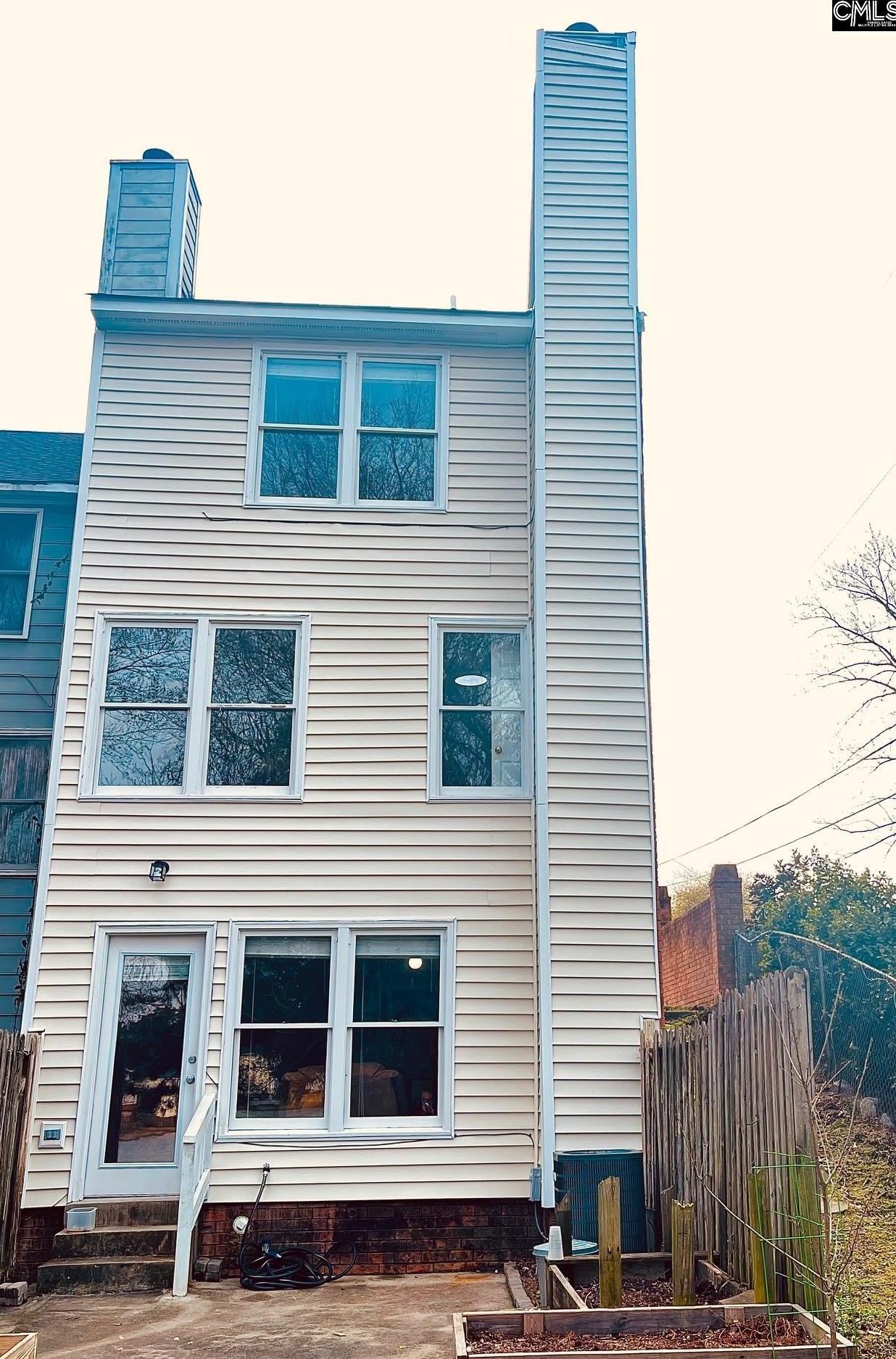 101 Vlg Walk, Columbia SC 29209-2168 exterior