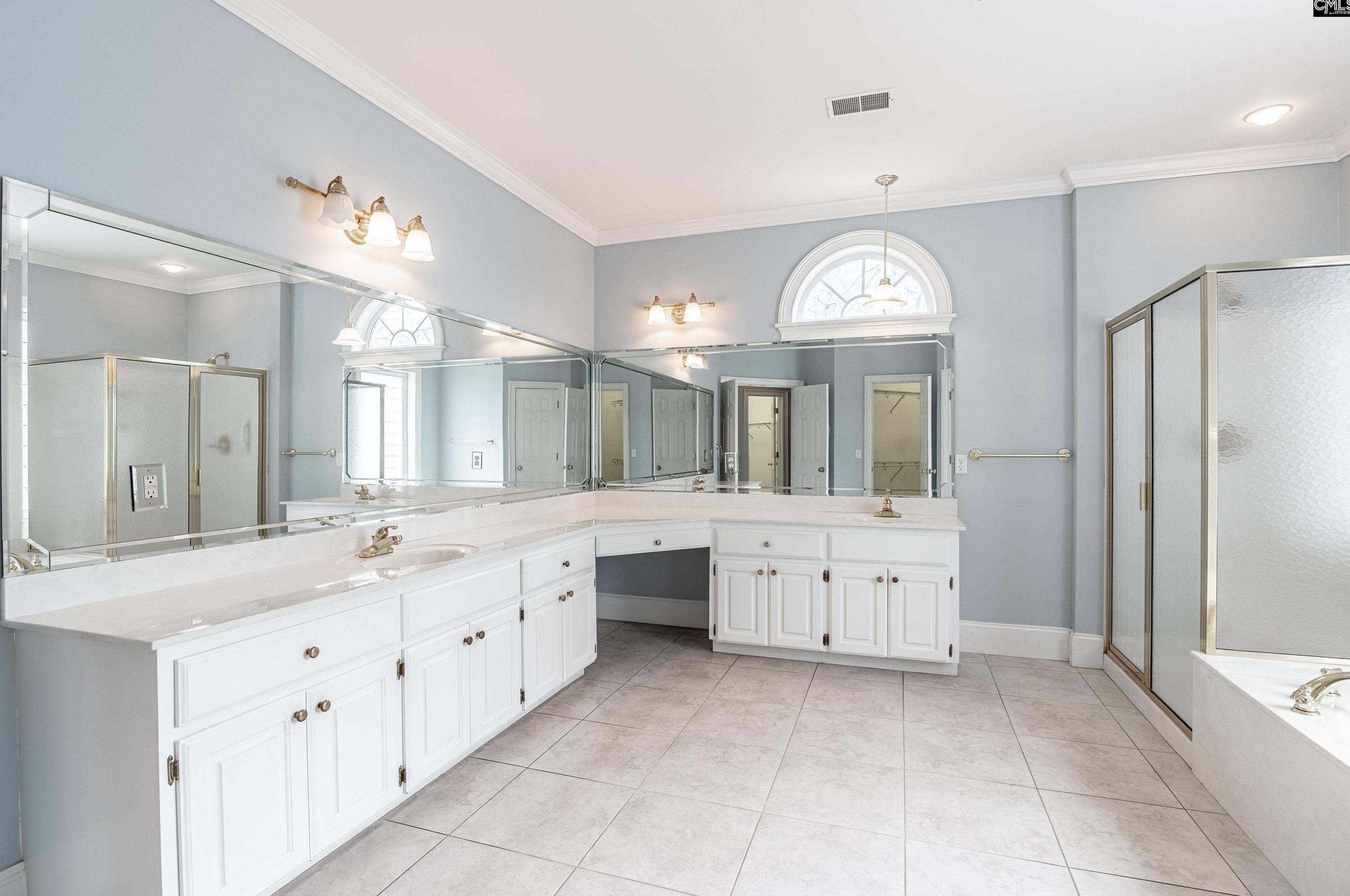 201 Arcadia Lk Dr, Columbia SC 29206-1321 exterior