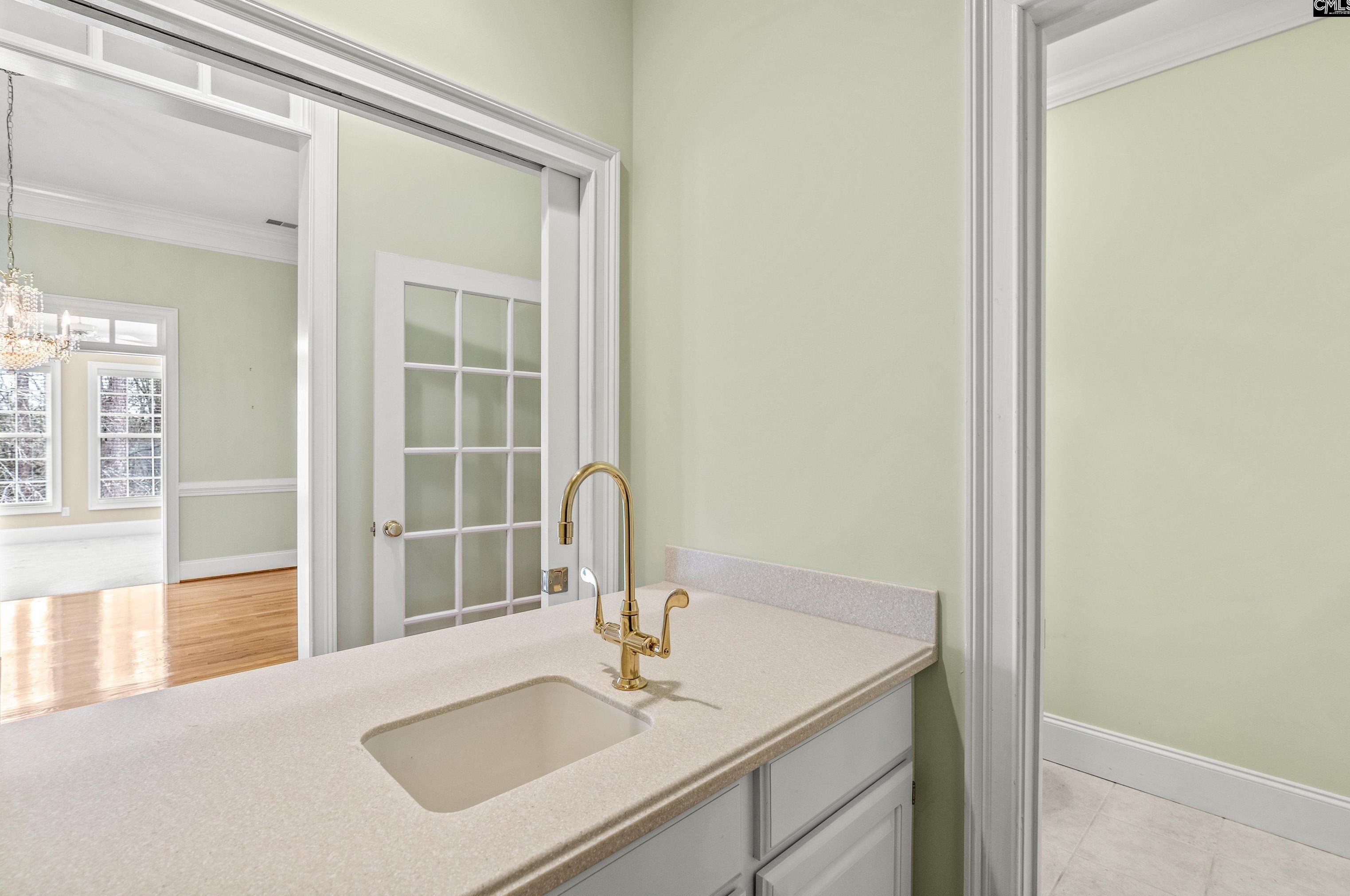 201 Arcadia Lk Dr, Columbia SC 29206-1321 exterior