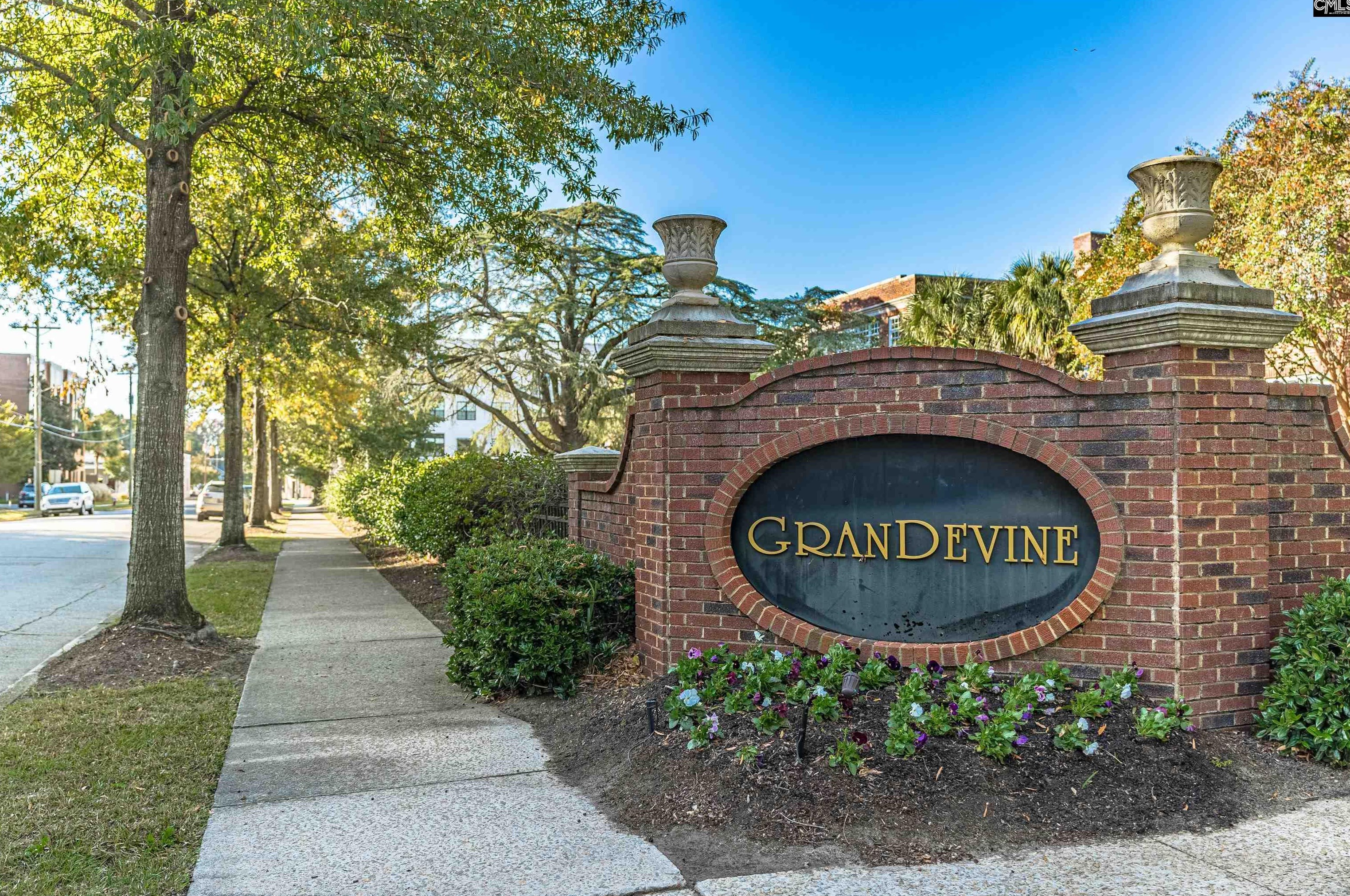 705 Maple St, Columbia SC 29205-1752 exterior