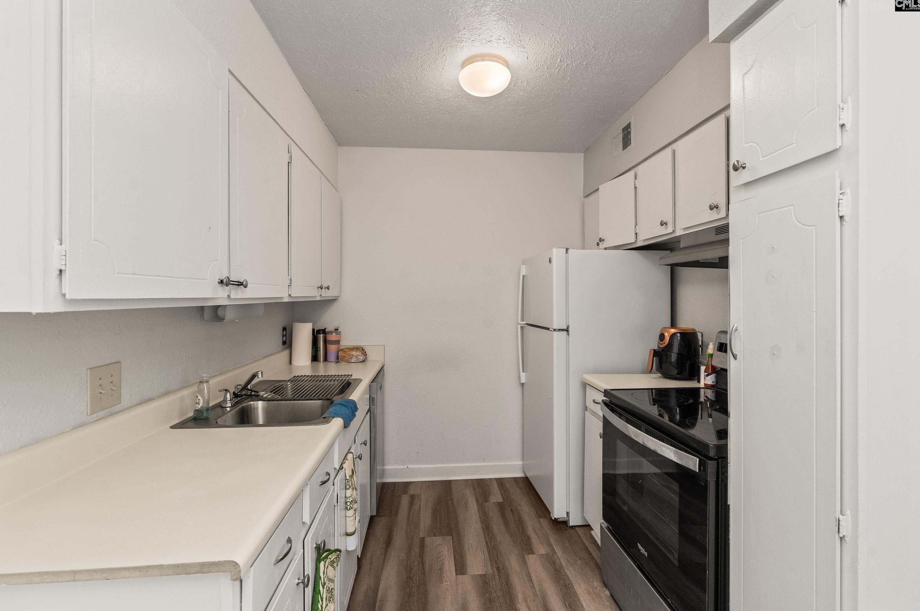 1322 Old Mnr Rd, Columbia SC 29210-6523 exterior