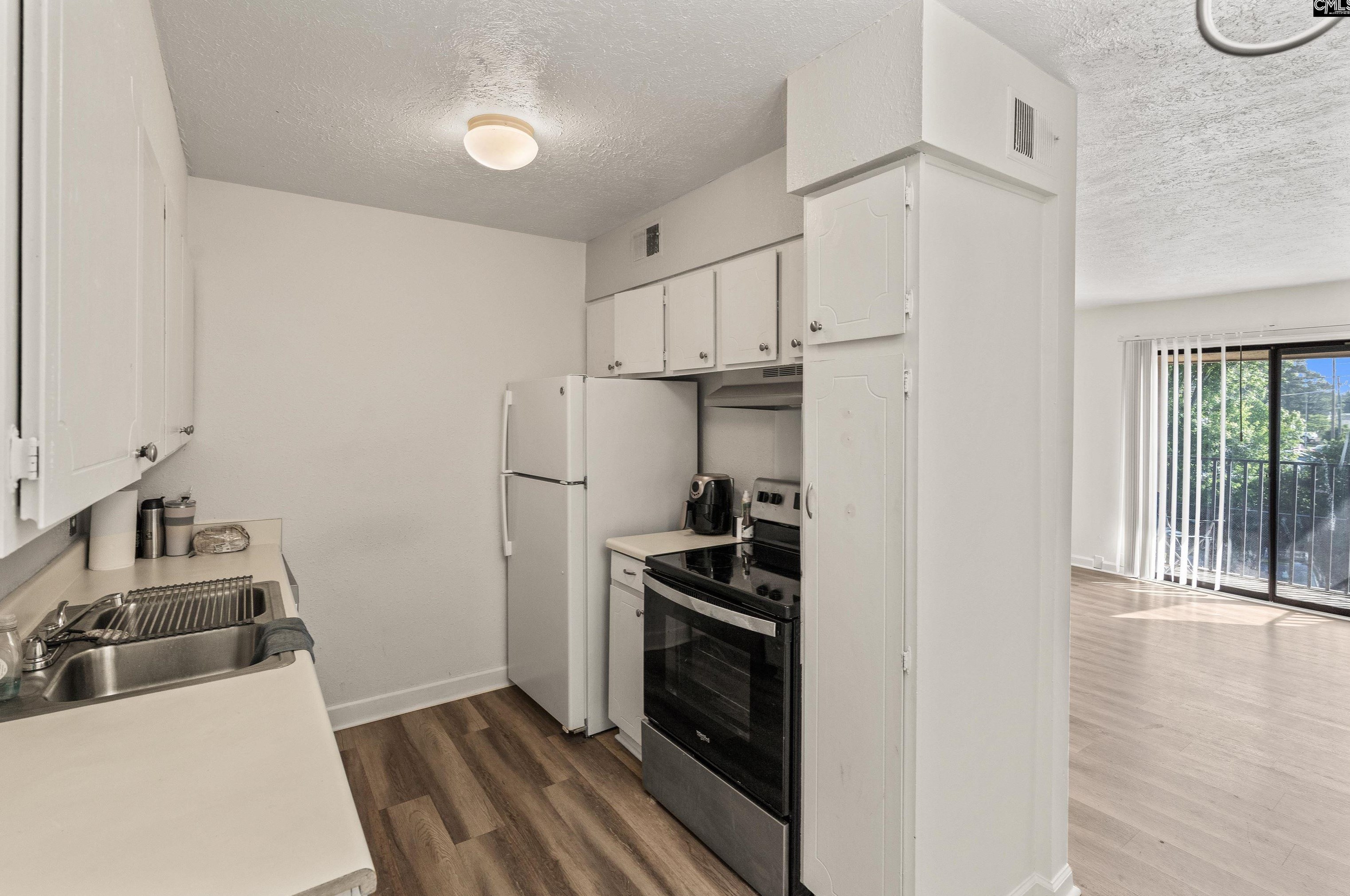 1322 Old Mnr Rd, Columbia SC 29210-6523 exterior