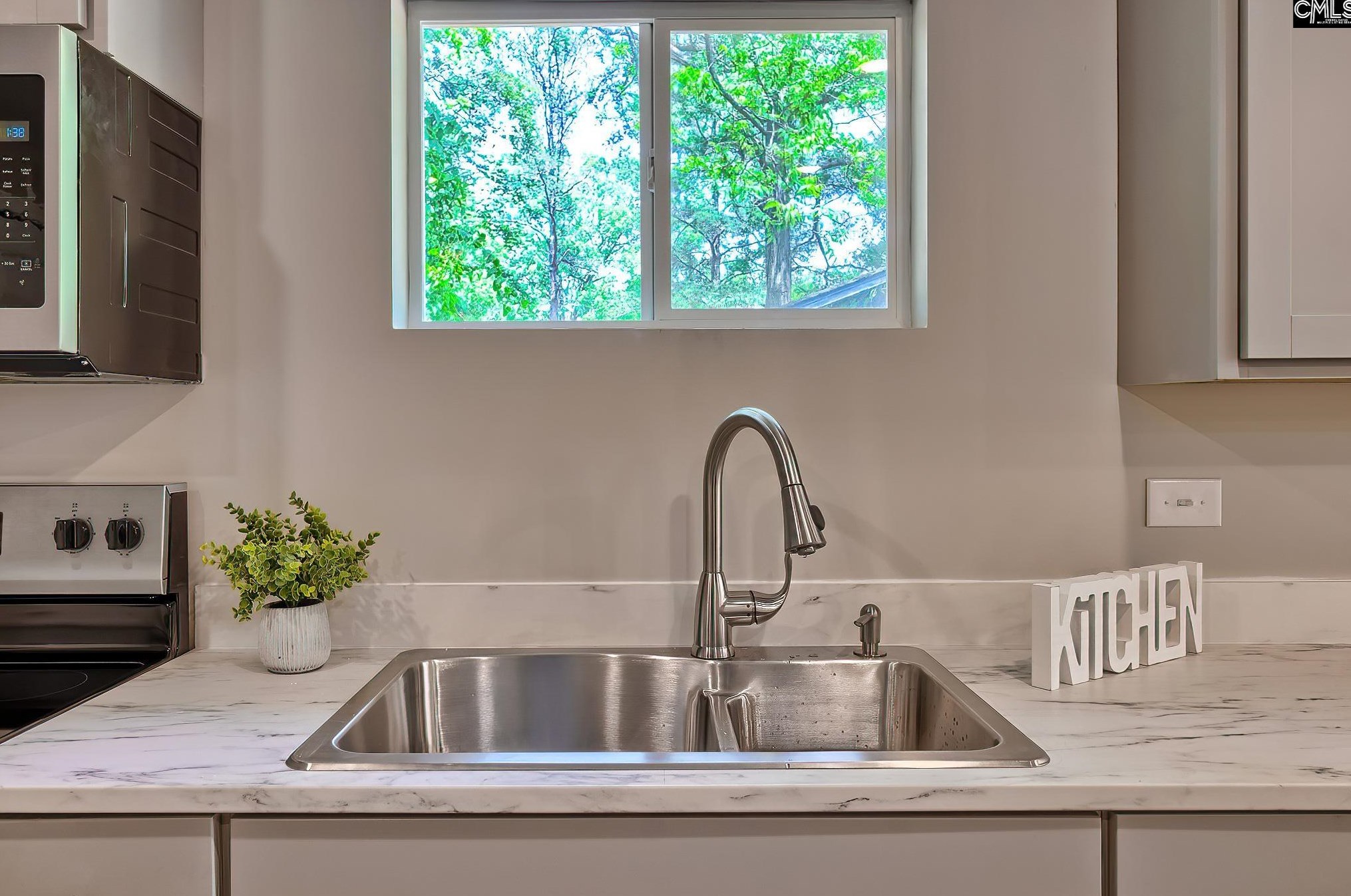 2303 Ervin St, Columbia SC  29204-2212 exterior