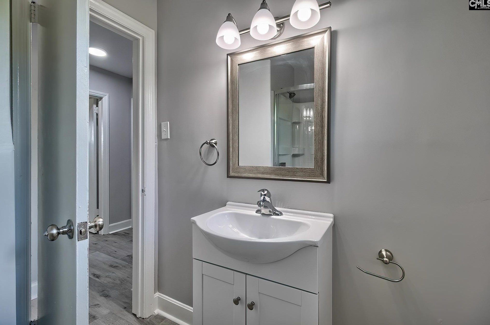 4057 Rosewood Dr, Columbia SC 29205-3743 exterior