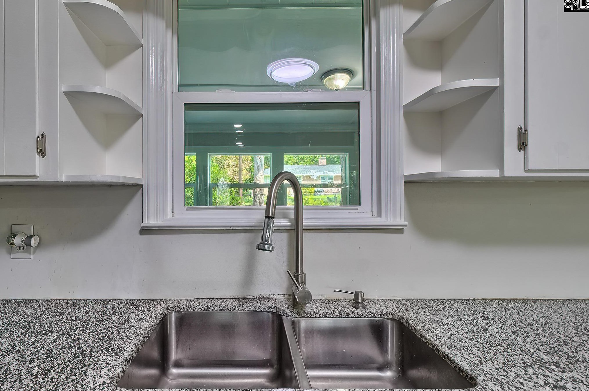 4057 Rosewood Dr, Columbia SC 29205-3743 exterior