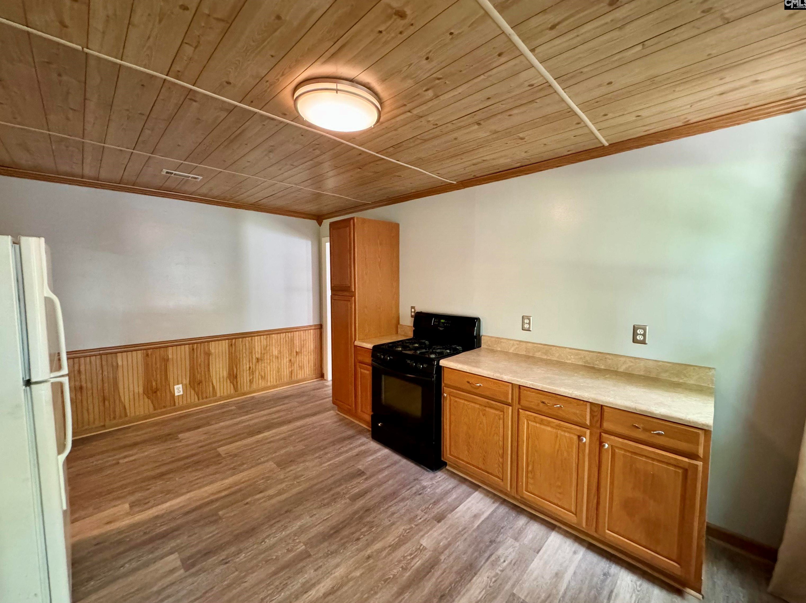 104 Rose Dr, Columbia SC 29205-4536 exterior