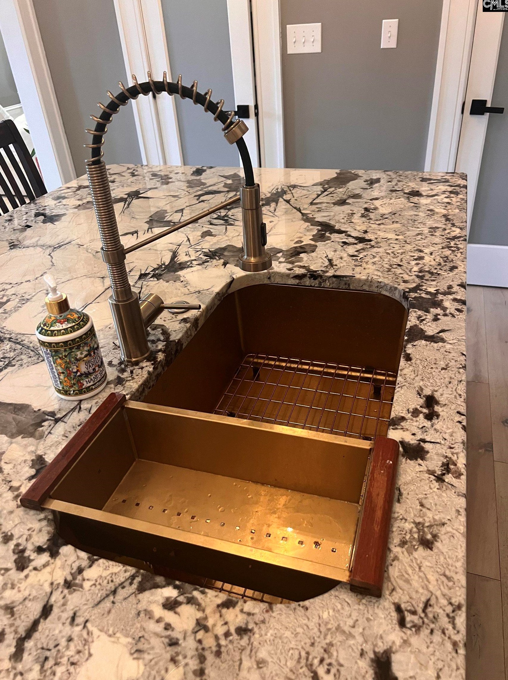 1028 Bryan St, Columbia SC 29201-2137 exterior