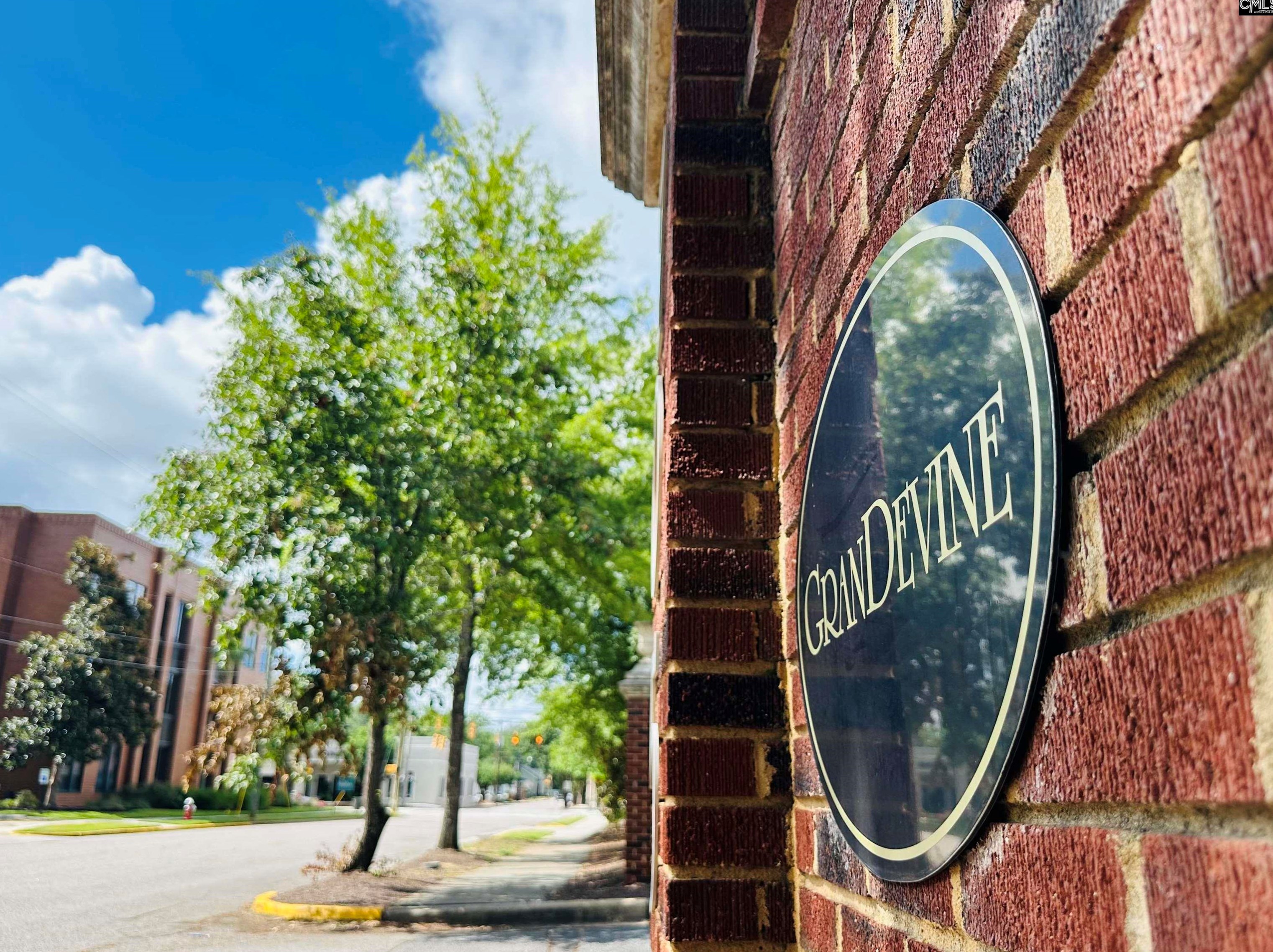 705 Maple St, Columbia SC 29205-1752 exterior