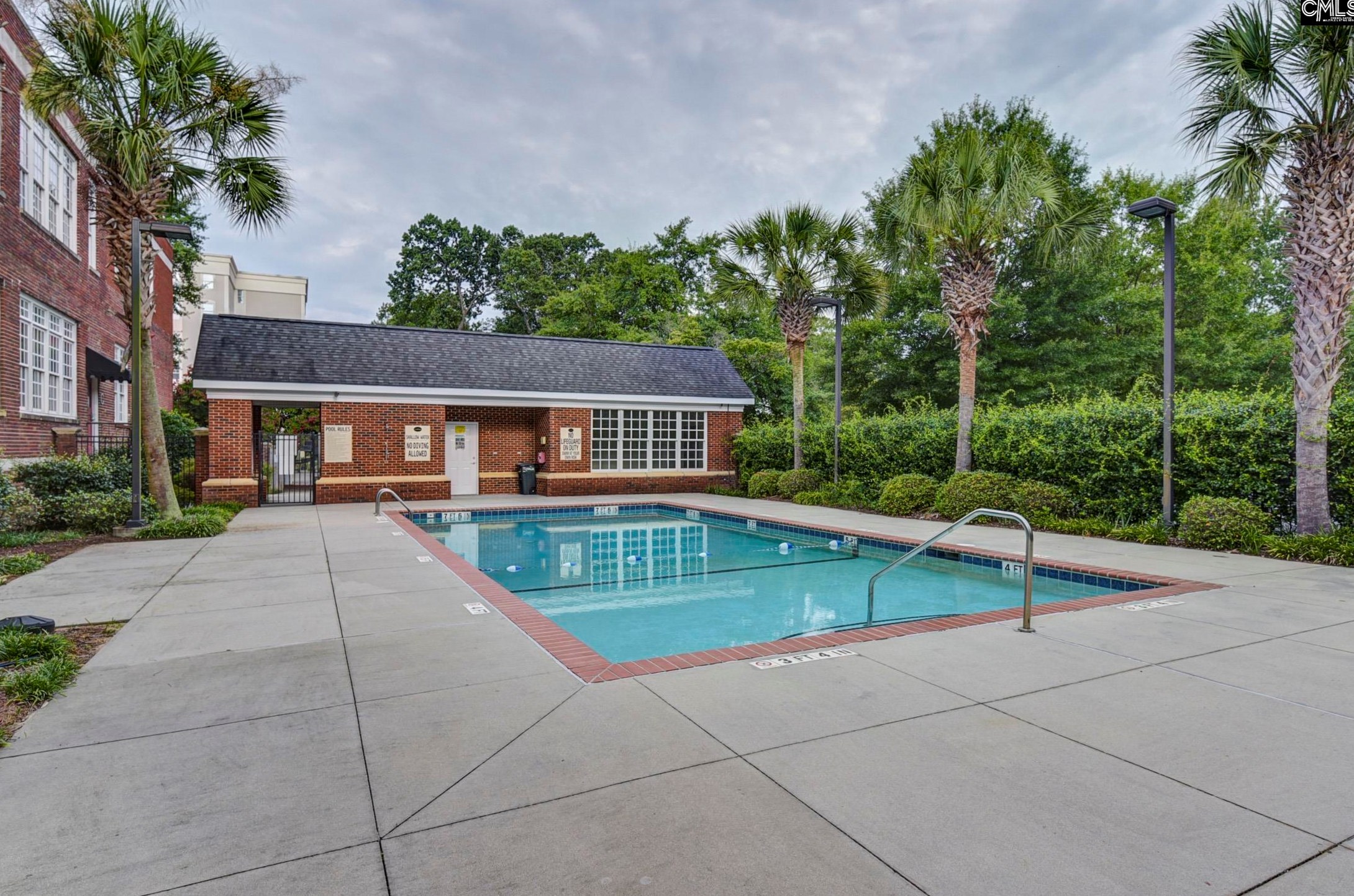 705 Maple St, Columbia SC 29205-1752 exterior