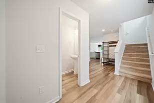 126 Kings Parish Ct, Columbia, SC 29209 - Photo 5