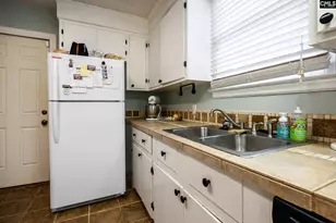 3963 Live Oak St, Columbia, SC 29205 - Photo 9