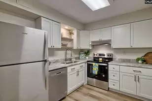 1825 St Julian Pl 10D, Columbia, SC 29204 - Photo 11