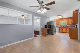 304 Wilson St, Sumter, SC 29150 - Photo 11