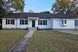416 Thames St, Manning, SC 29102 - Photo 1