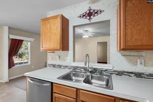 248 Hunters Mill Dr, West Columbia, SC 29170 - Photo 9