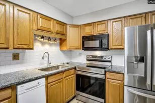 1825 Saint Julian Pl 9B, Columbia, SC 29204 - Photo 9