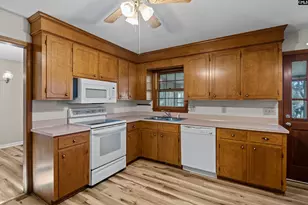 2402 Breezewood Rd, Cayce, SC 29033 - Photo 9