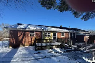 110 Harris St, Bishopville, SC 29010 - Photo 5