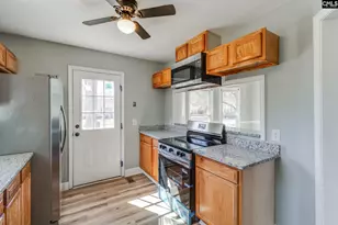 201 Pear Tree Cir, Hopkins, SC 29061 - Photo 11